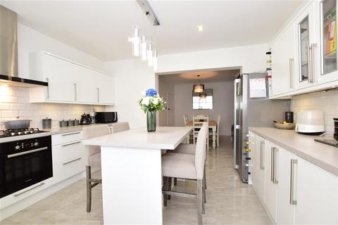 3 Norman Close, Romford, RM5 3EJ