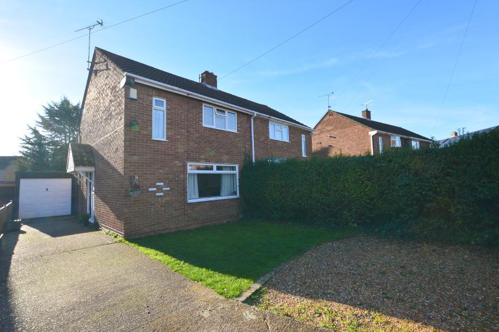 Gresham Close, Vauxhall Park, Luton... 3 bed semidetached house £300,000