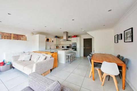 undefined, Langley Place, Guildford, Surrey, GU2 9AN