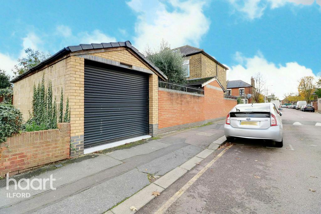 Bedford Road, Ilford 3 bed end of terrace house £535,000
