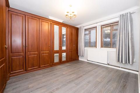 28 Colne Drive, Romford, RM3 9JX