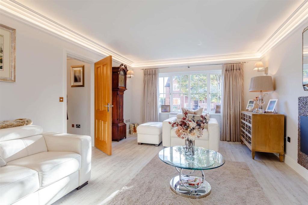 8443527-interior02v2-800.jpg