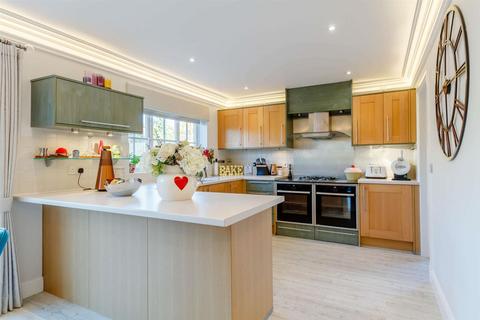 9 Lower Drive, Besford, Worcester, WR8 9AH