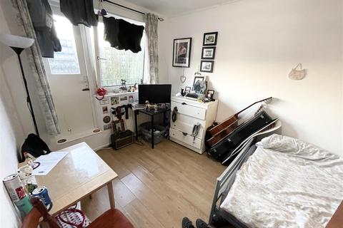 49 Pollard Street, London, E2 6LY