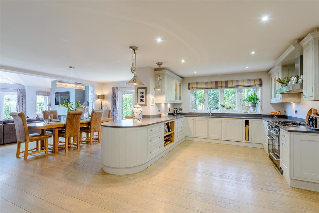 8442802-interior10.jpg