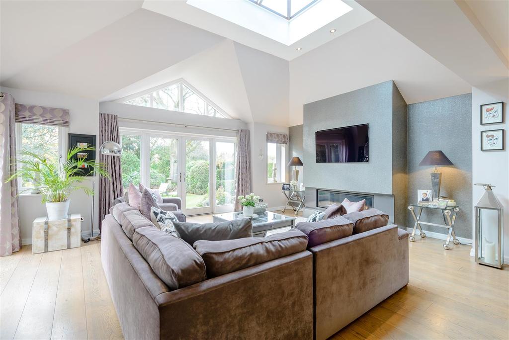 8442802-interior16.jpg