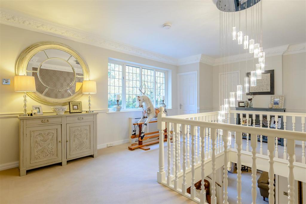 8442802-interior34.jpg