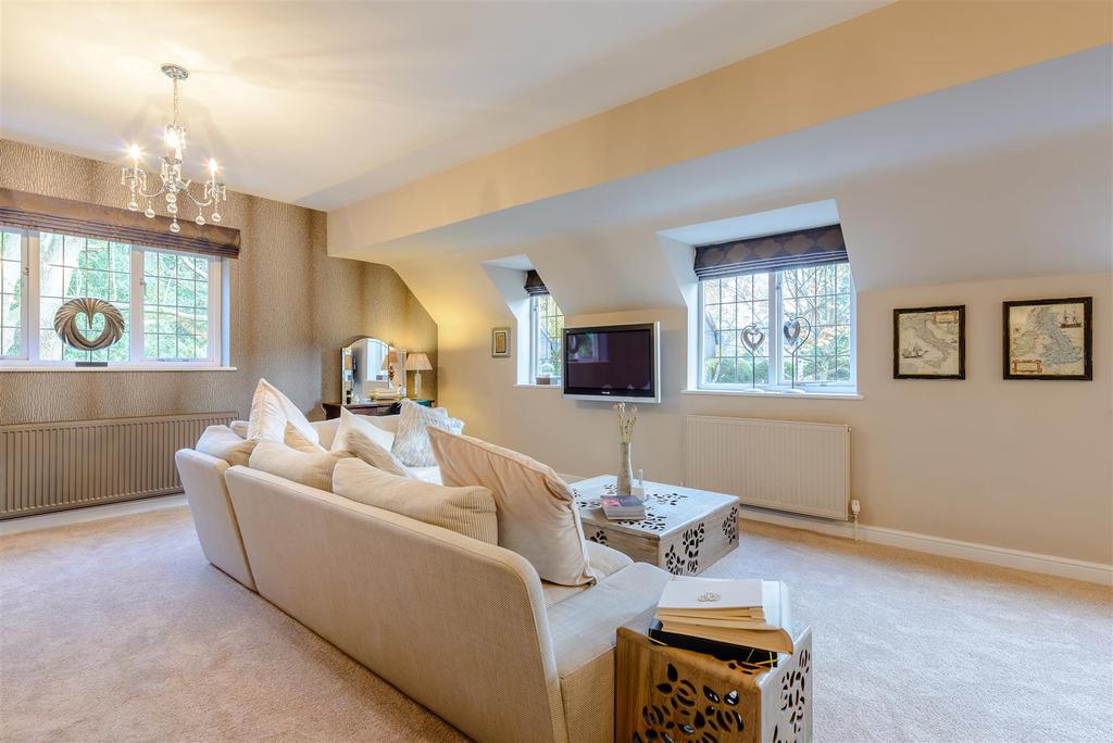 8442802-interior43.jpg