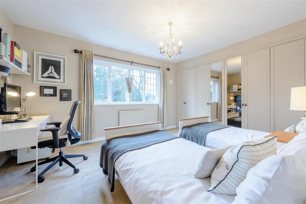 8442802-interior45.jpg