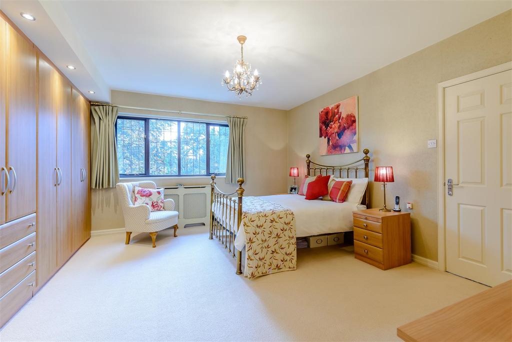8442802-interior47.jpg