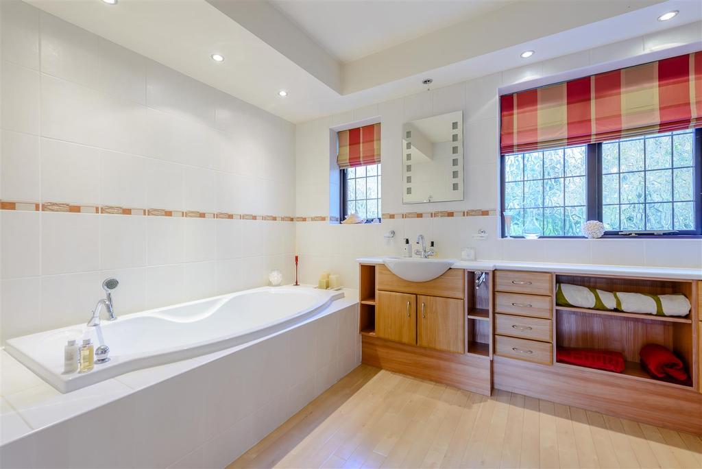 8442802-interior51.jpg