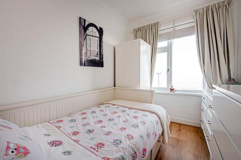41 Esplanade, Hornsea, HU18 1NQ