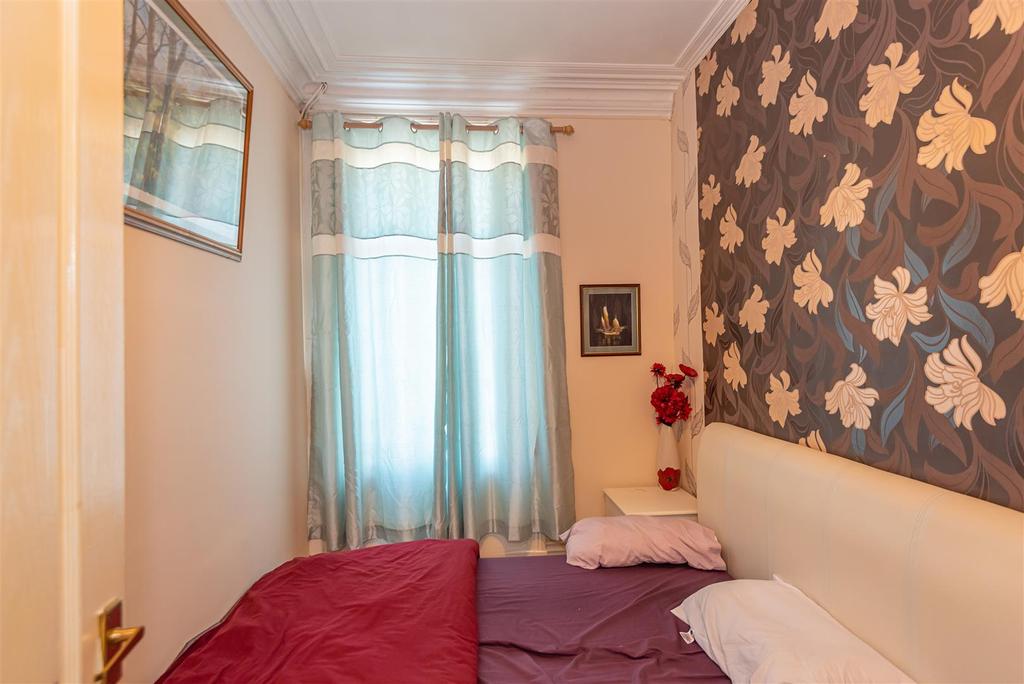 Room 4 - bedroom