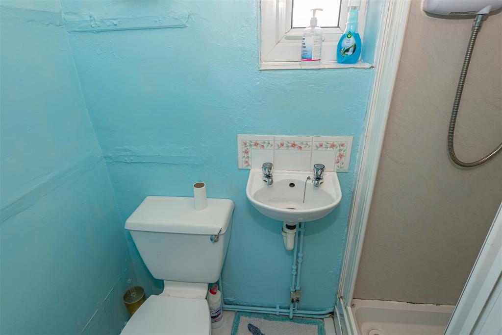 Top floor shower room