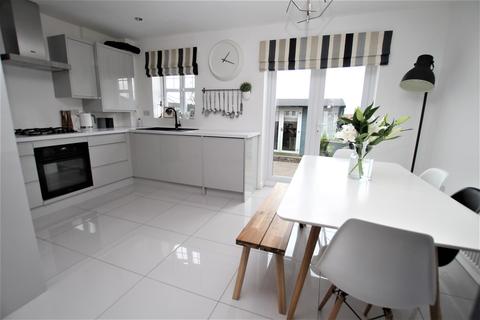 11 Abinger Close, Bradford, BD10 8DE