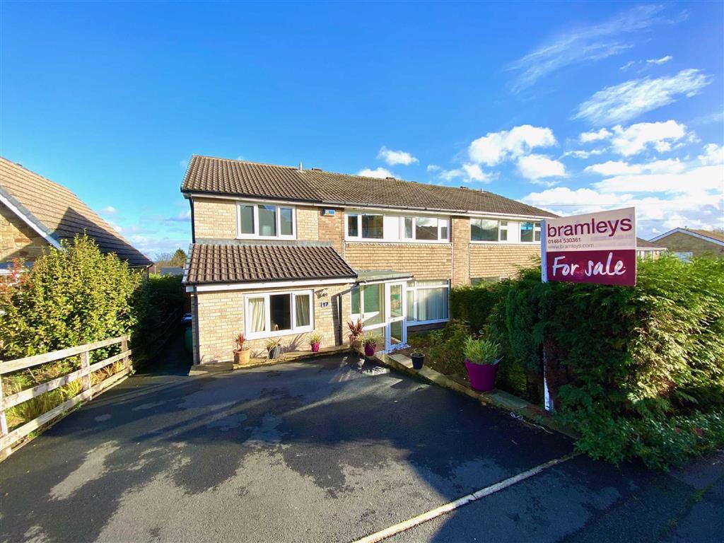 Beagle Avenue, Huddersfield, HD4 5 bed semidetached house £285,000