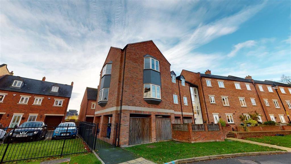 St Julians Crescent, Shrewsbury 3 bed apartment £850 pcm (£196 pw)