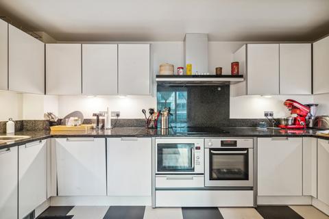 2 bedroom flat to rent, Hamilton House, St George Wharf, London