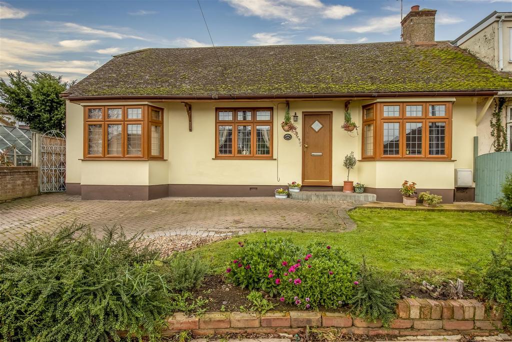 Vincent Close, Old Corringham, StanfordLeHope 4 bed semidetached bungalow £560,000