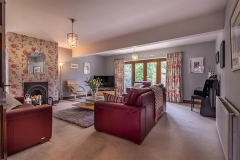1 Vincent Close, Corringham, Stanford-le-hope, SS17 7QL