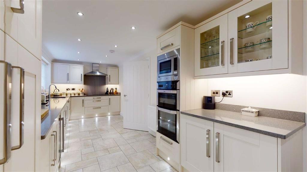Kitchen/Dining Area