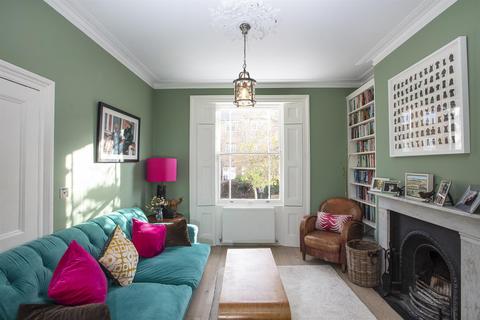 6 Brunswick Villas, London, SE5 7RR