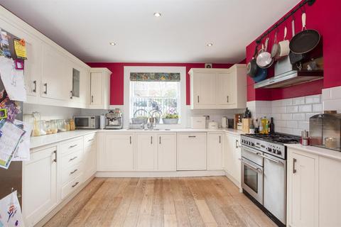 6 Brunswick Villas, London, SE5 7RR