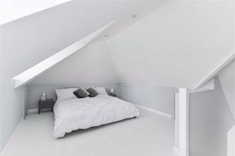 2 Higher Green, Epsom, KT17 3BA