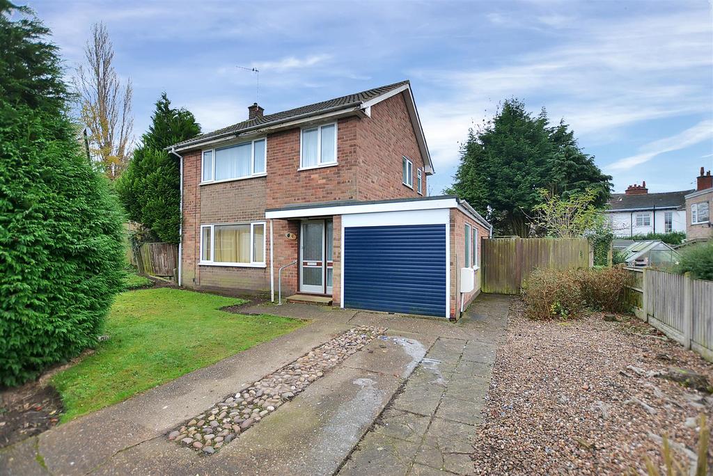 Birklands Close, Warsop 3 bed detached house £185,000