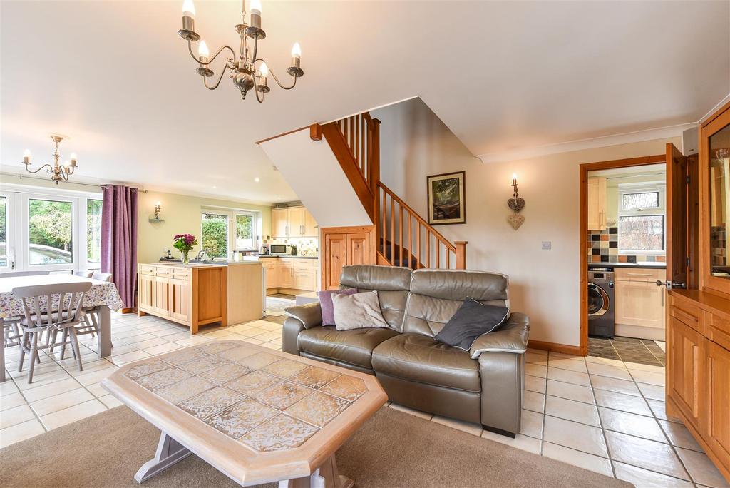 Sitting/dining/kitchen