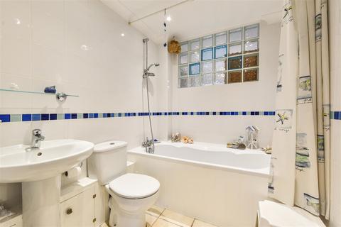 Little Warwick Barnham Road, Eastergate, Chichester, PO20 3RT