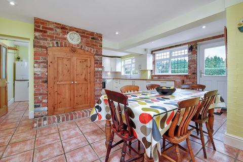 8 Brunts Lane, East Bridgford, Nottingham, NG13 8NQ