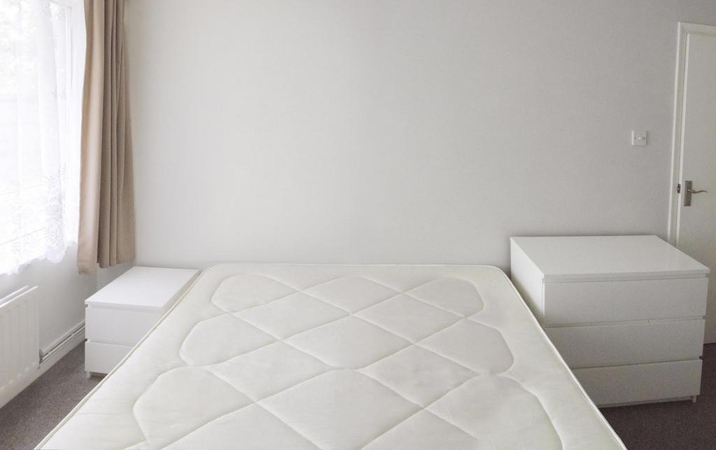Bed 2 new.jpg