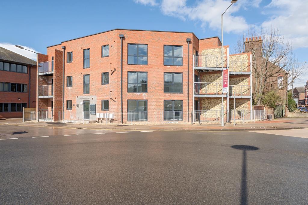 Albany House, Chesham, HP5 1 bed apartment £1,250 pcm (£288 pw)