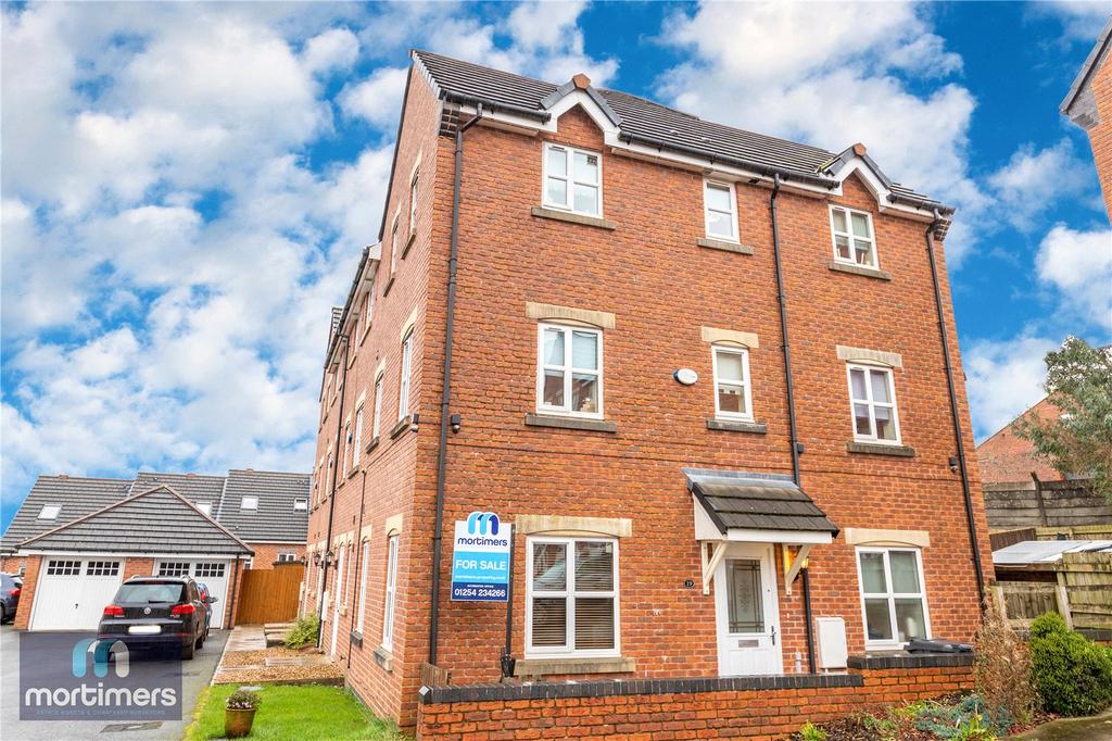 Sweet Briar Close, Clayton Le Moors, Accrington, BB5 4 bed end of