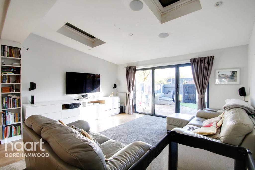 Farriers Way, Borehamwood 3 bed terraced house £425,000