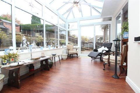 81 Manor Road, Darwen, BB3 2SN