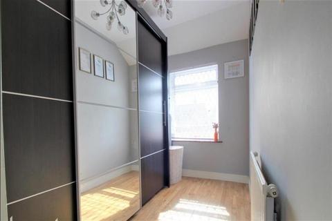 79 Woburn Avenue, Hornchurch, RM12 4NQ