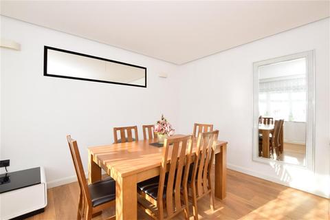 79 Woburn Avenue, Hornchurch, RM12 4NQ