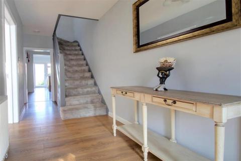 79 Woburn Avenue, Hornchurch, RM12 4NQ