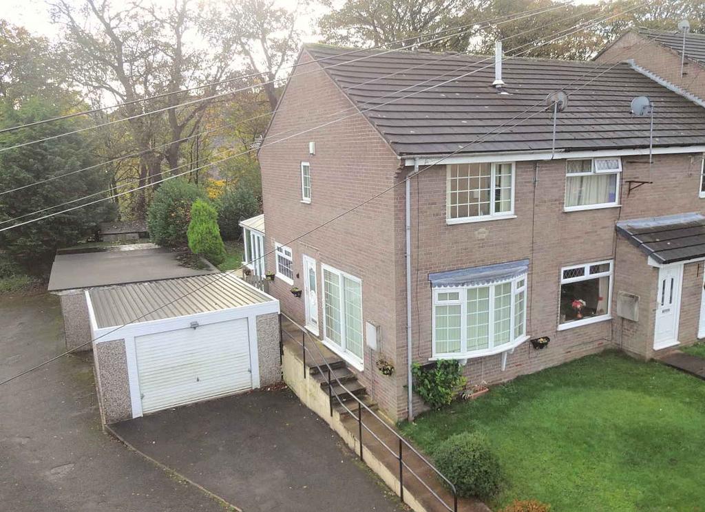 219 Norwood Road, Edgerton, Huddersfield HD2 2YF 2 bed townhouse £130,000