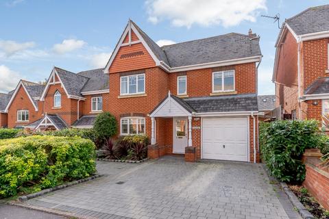17 Nightingale Walk, Windsor, SL4 3HS
