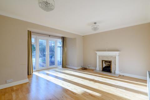 17 Nightingale Walk, Windsor, SL4 3HS