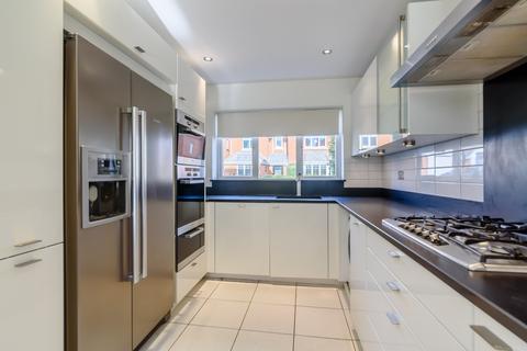 17 Nightingale Walk, Windsor, SL4 3HS
