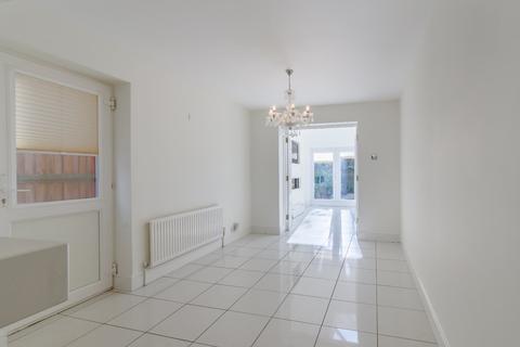17 Nightingale Walk, Windsor, SL4 3HS