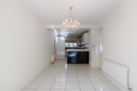 17 Nightingale Walk, Windsor, SL4 3HS