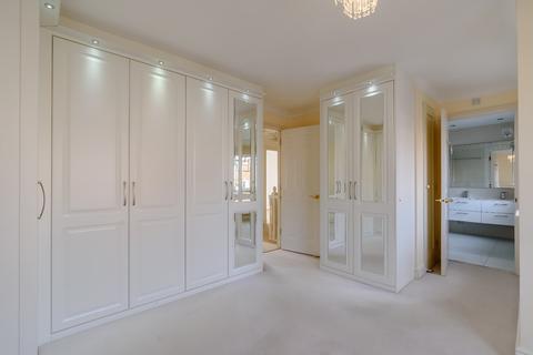 17 Nightingale Walk, Windsor, SL4 3HS