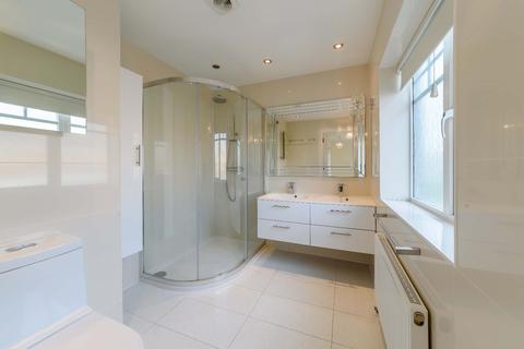 17 Nightingale Walk, Windsor, SL4 3HS