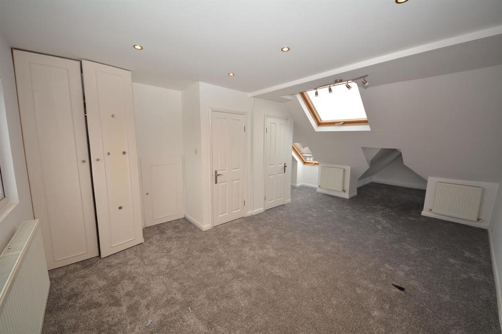 Chandos Road, East Finchley, London 2 bed duplex £1,400 pcm (£323 pw)