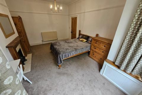 4 bedroom terraced house to rent, Chapel Lane, Headingley, Leeds, LS6 3BW
